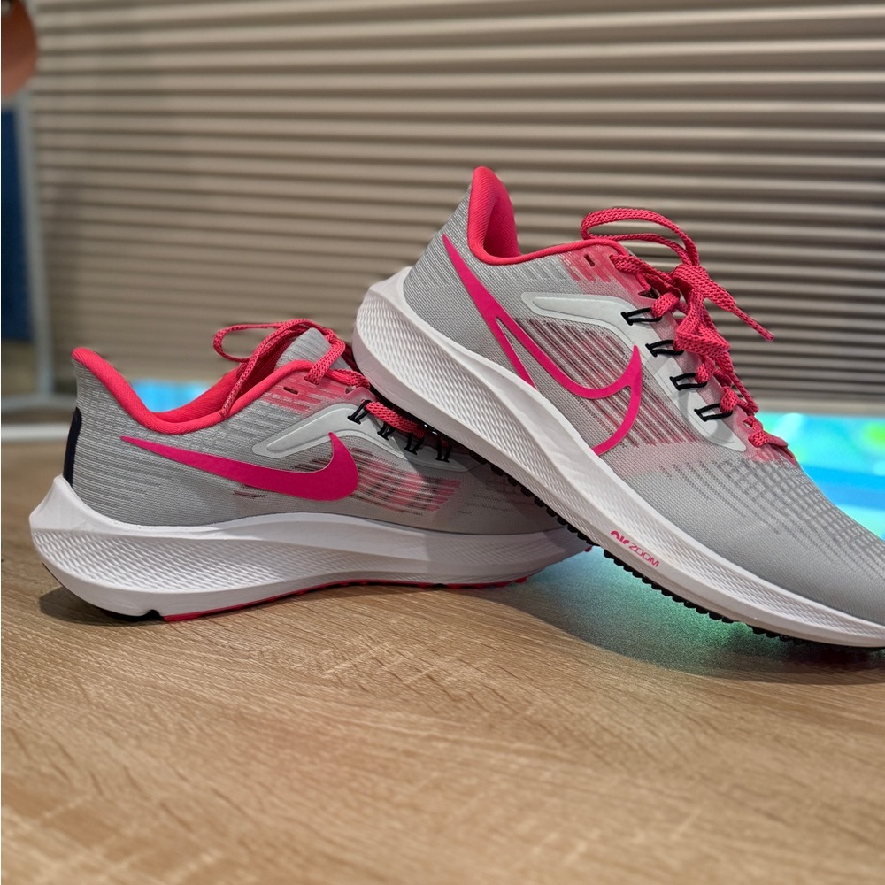 Nike Women's Air Zoom Pegasus Running Shoes NWOT Size 9